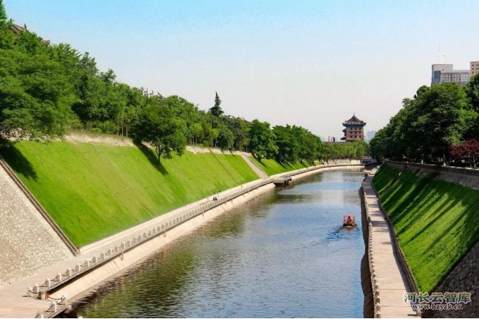 河道生态护岸基础冲刷移位的成因与防治策略